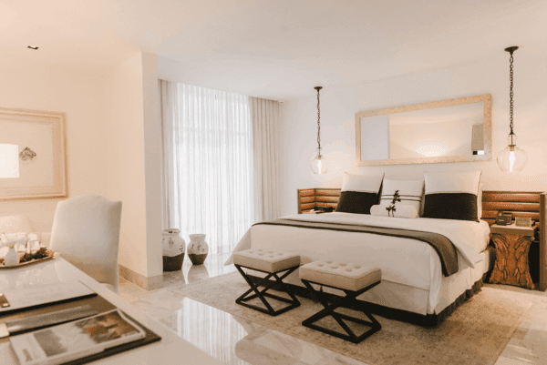 Deluxe Room with king bed and spacious bathroom