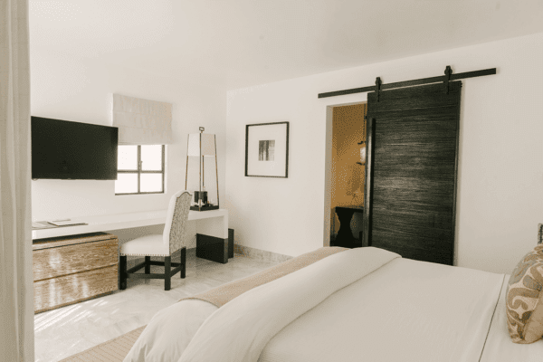 Deluxe Room with king bed and spacious bathroom