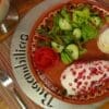 Chile en Nogada tradicional servido en La Bugambilia, restaurante histórico de San Miguel de Allende.